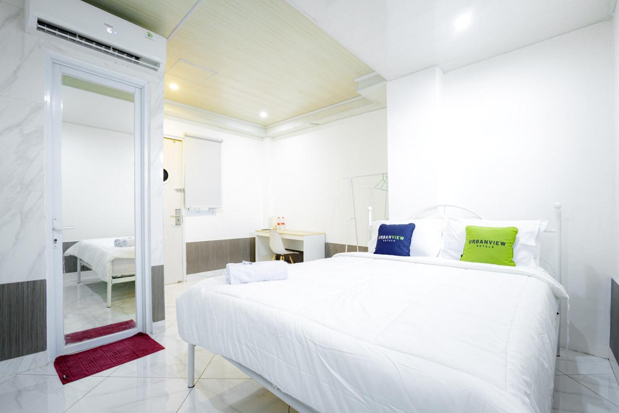 Urbanview Hotel Kota Tua Jakarta Exterior photo